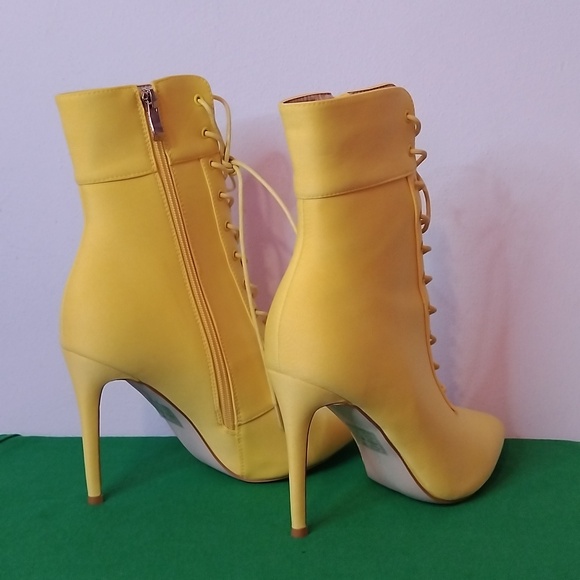 🎉Host Pick🎉 Womens Yellow Azalea Wang Booties - Picture 10 of 11